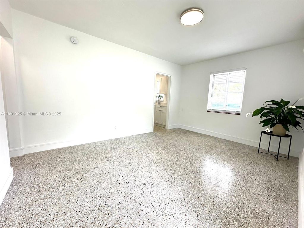 Photo of 401 SE 14th Ct #4, Fort Lauderdale, FL 33316 (MLS # A11899925)