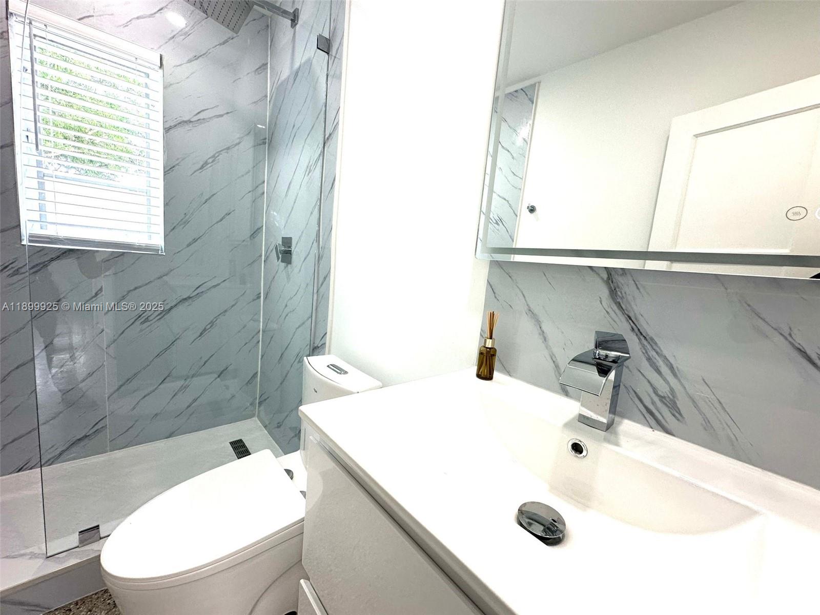 LAUDERDALE - Residential Lease