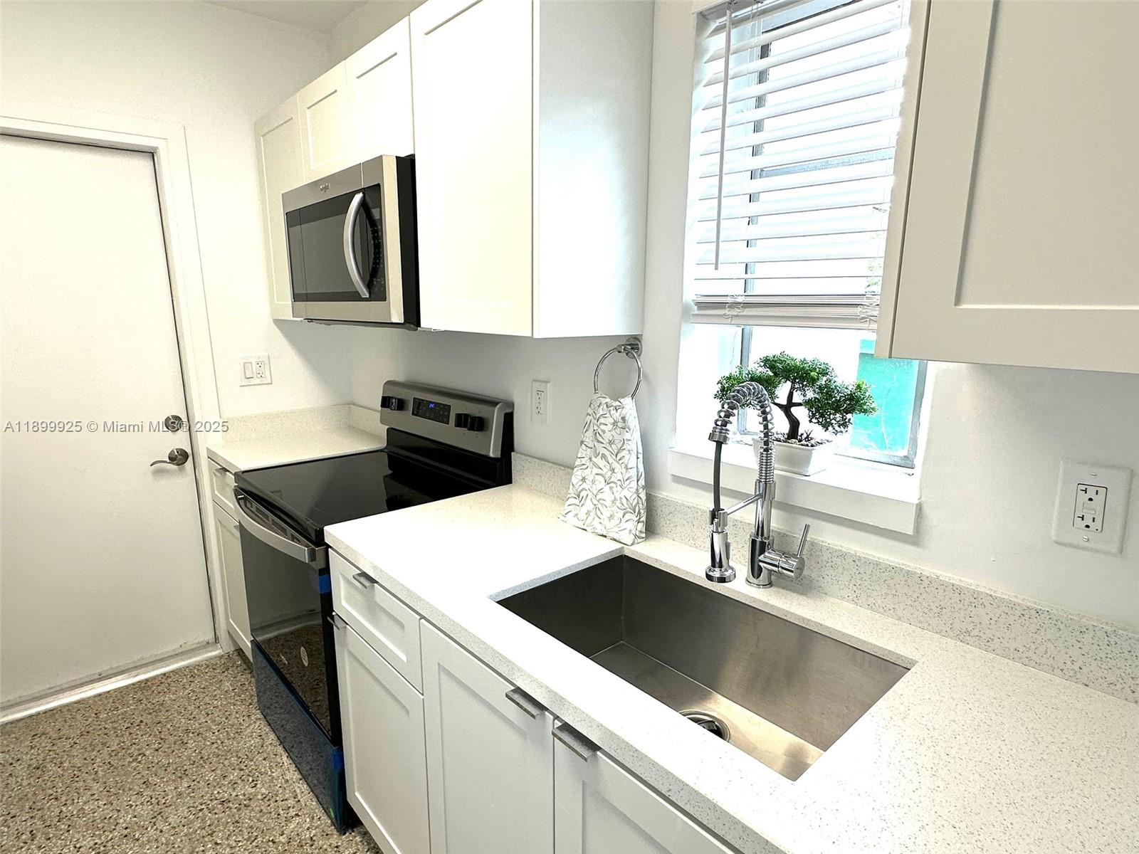 LAUDERDALE - Residential Lease