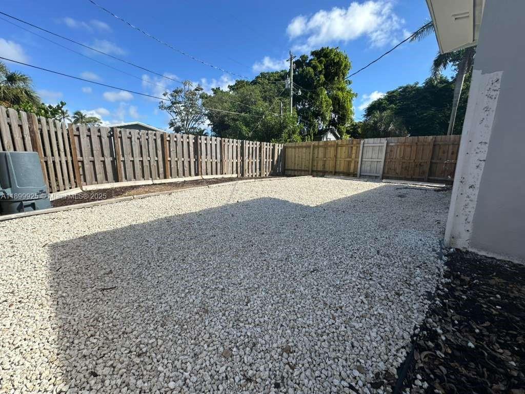 LAUDERDALE - Residential Lease