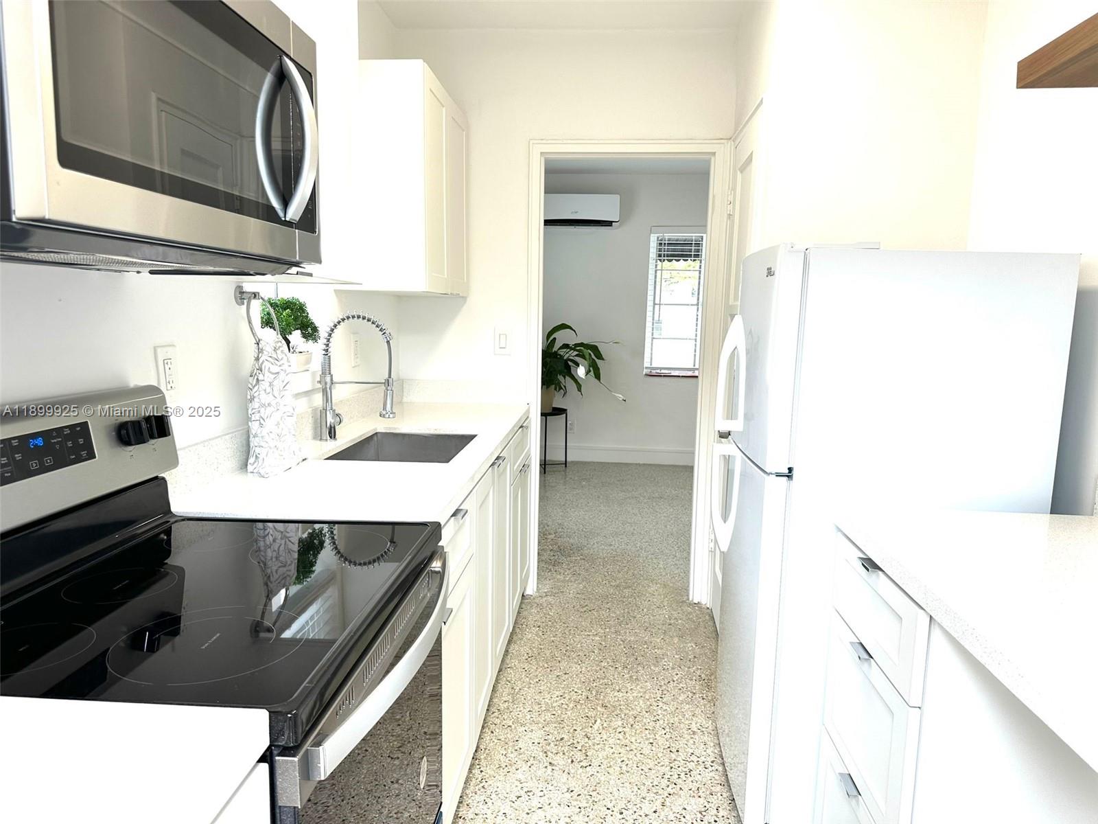 LAUDERDALE - Residential Lease