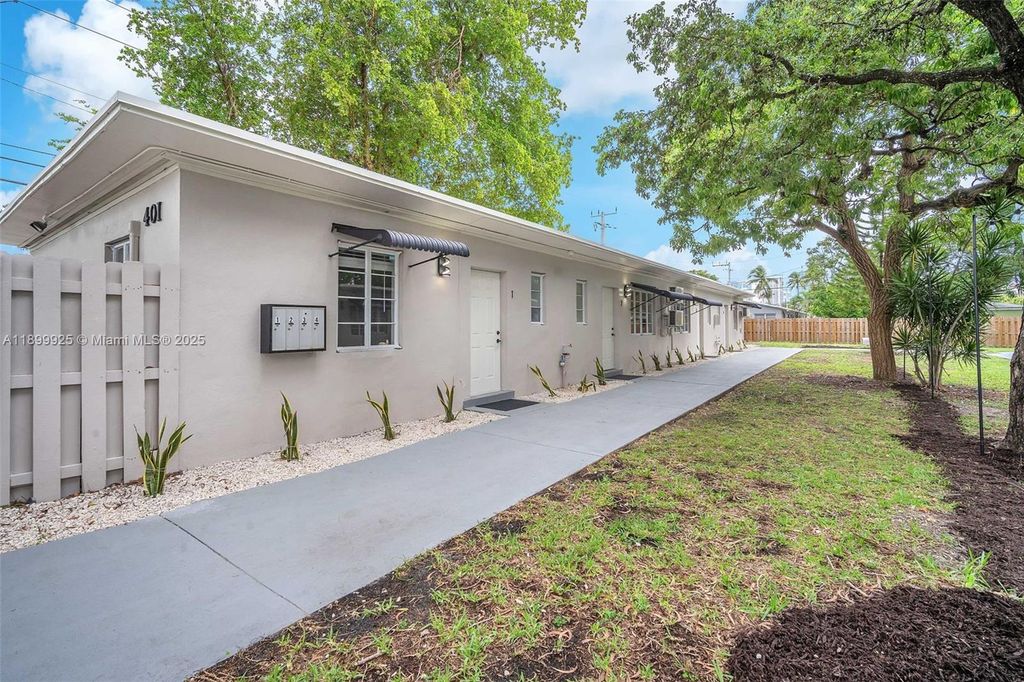 Photo of 401 SE 14th Ct #4, Fort Lauderdale, FL 33316 (MLS # A11899925)