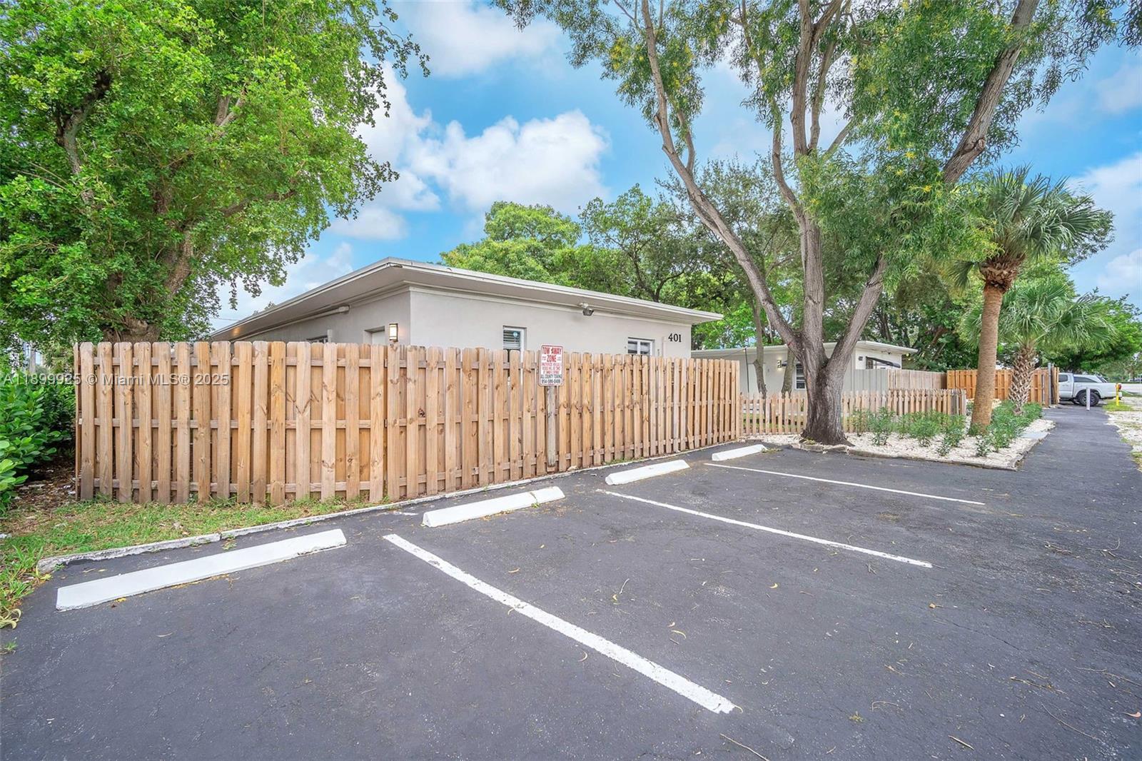 LAUDERDALE - Residential Lease