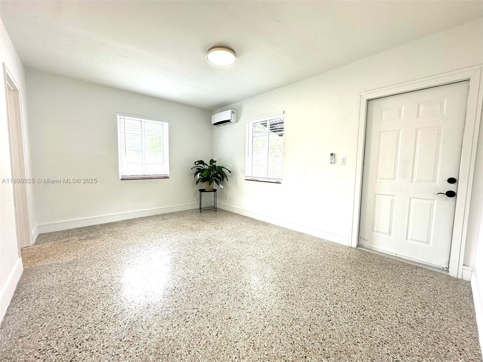 LAUDERDALE - Residential Lease