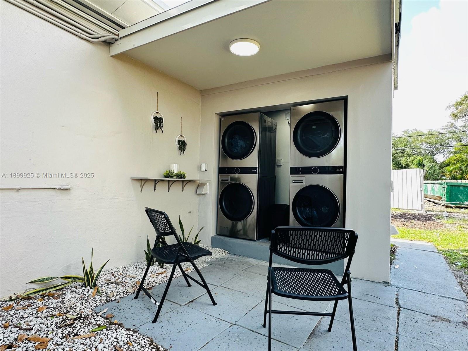 LAUDERDALE - Residential Lease