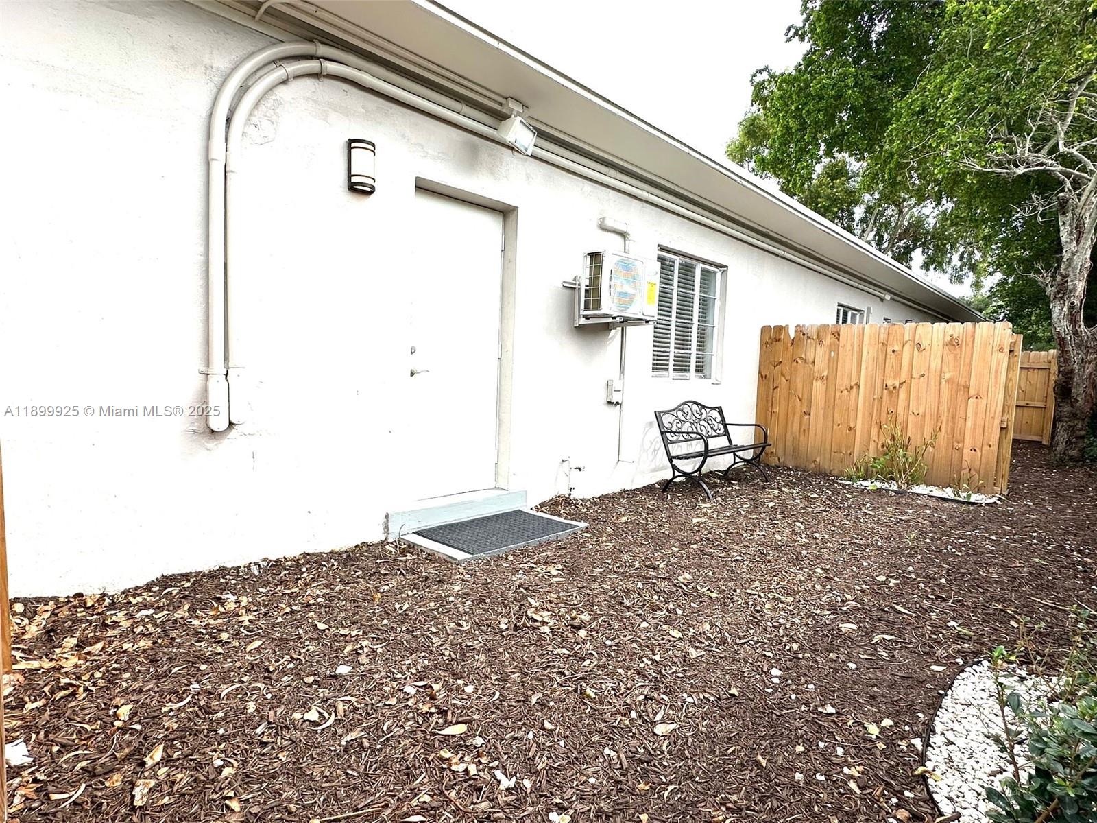 LAUDERDALE - Residential Lease