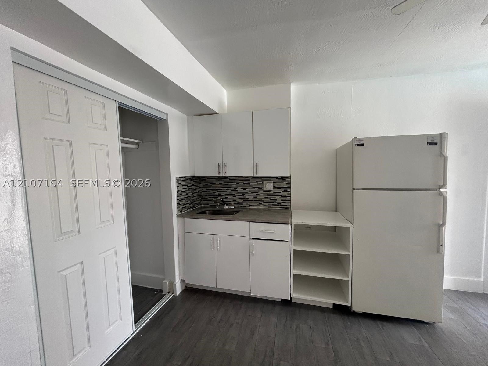 1843 Dewey St 106