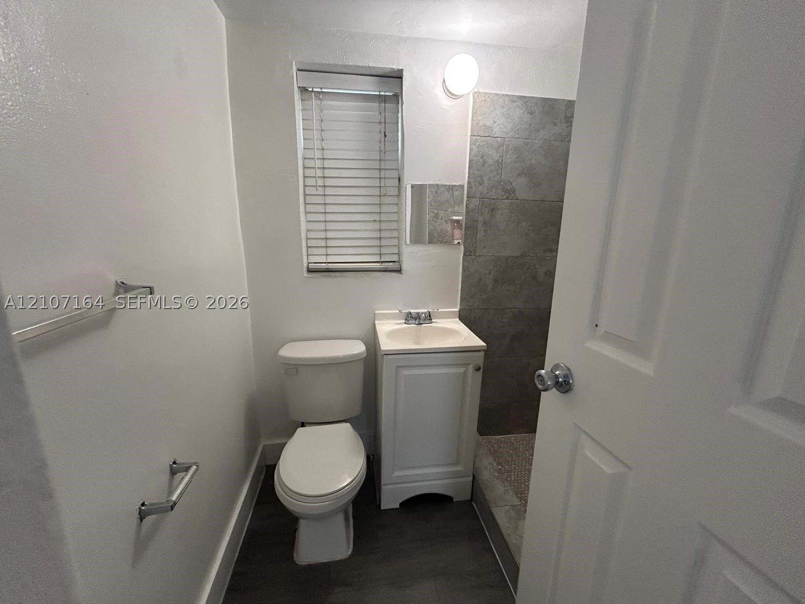 1843 Dewey St 106