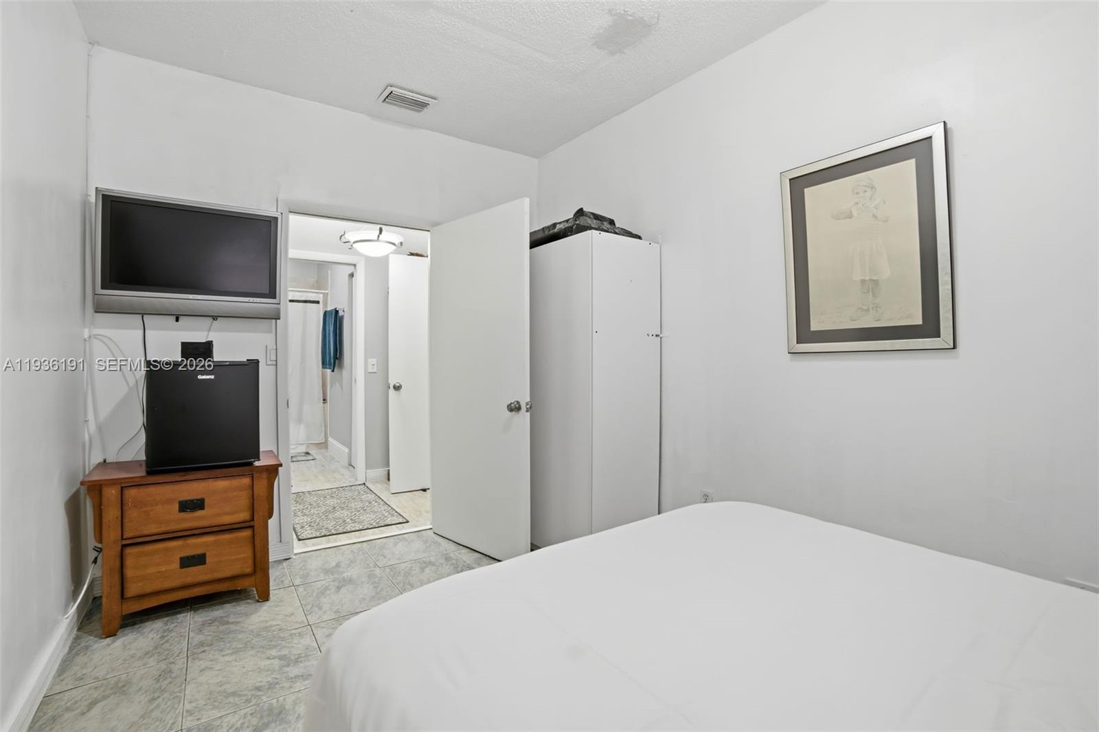 LE CLUB AT KENDALE LAKES - Residential