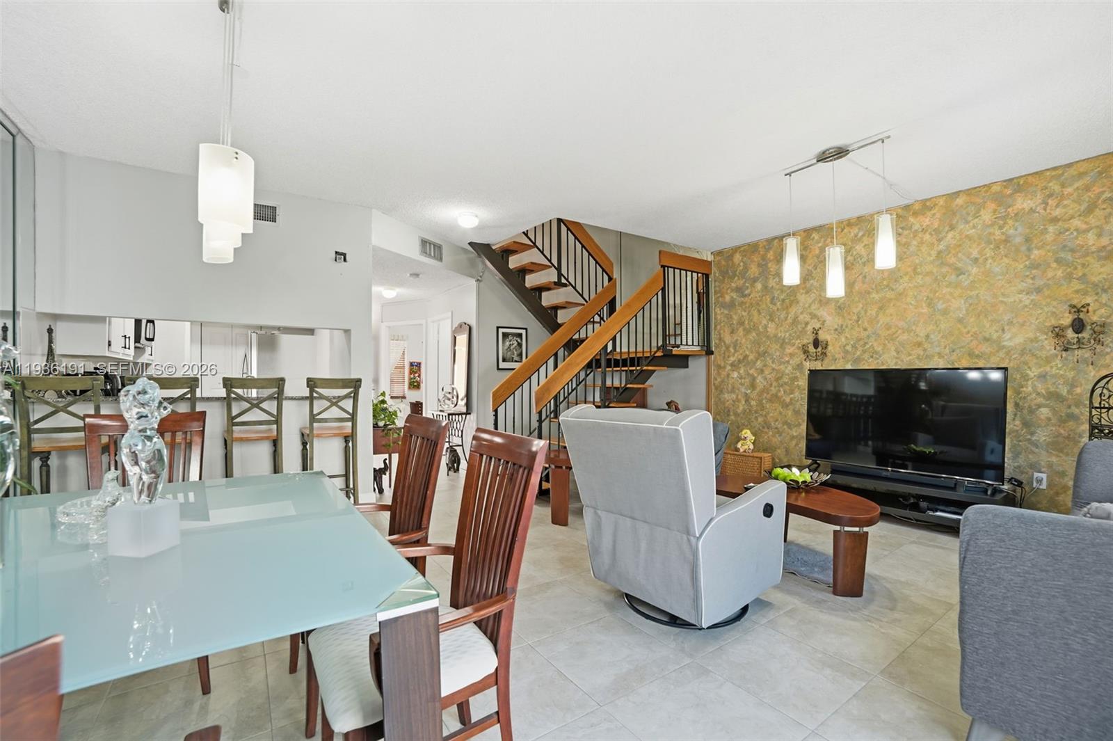 LE CLUB AT KENDALE LAKES - Residential