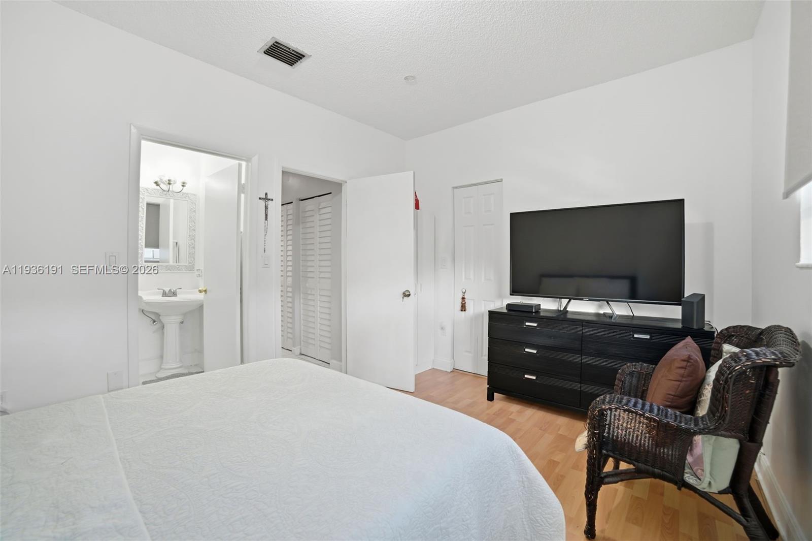 LE CLUB AT KENDALE LAKES - Residential