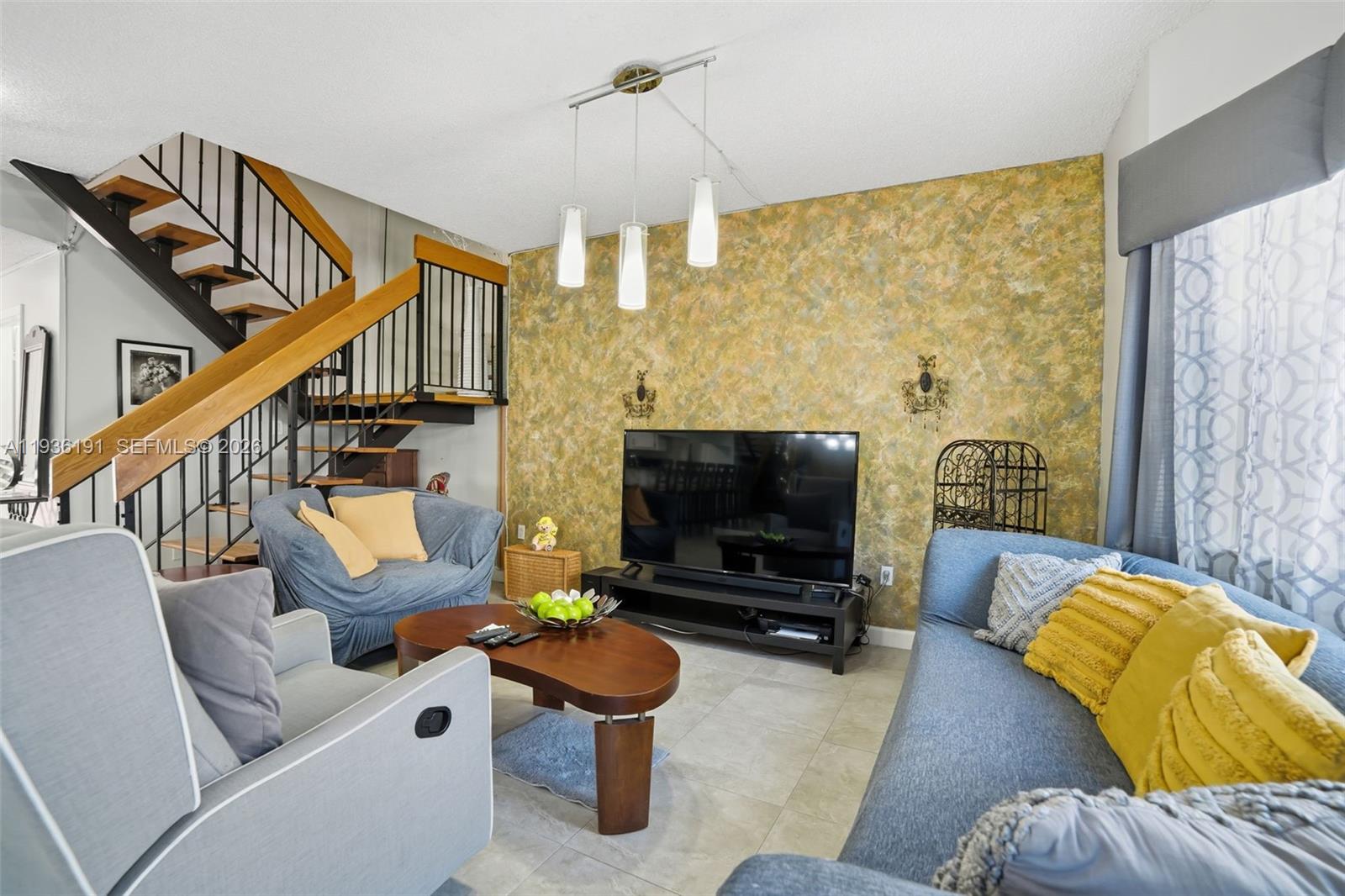 LE CLUB AT KENDALE LAKES - Residential