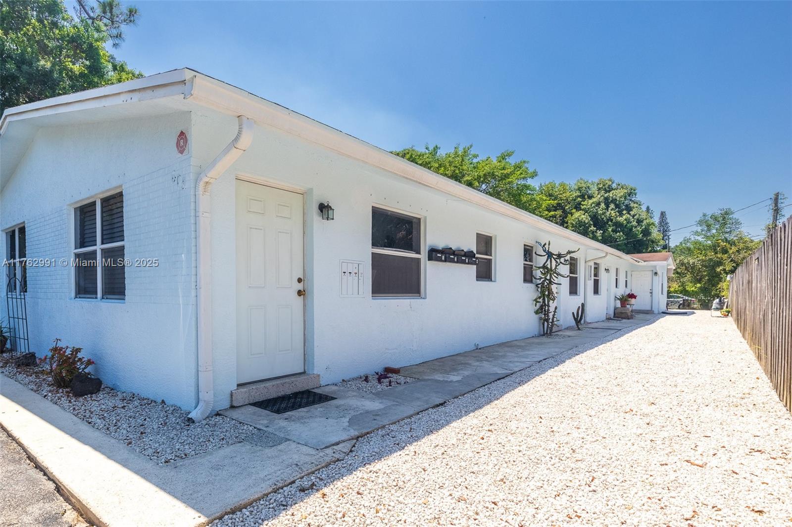 605 Sw 14th Ter 3, Fort Lauderdale, Broward County, Florida - 2 Bedrooms  
1 Bathrooms - 