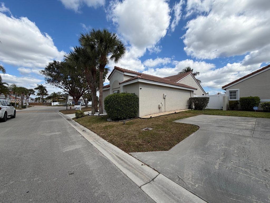 Photo of 10285 Allegro Dr, Boca Raton, FL 33428 (MLS # A11978555)