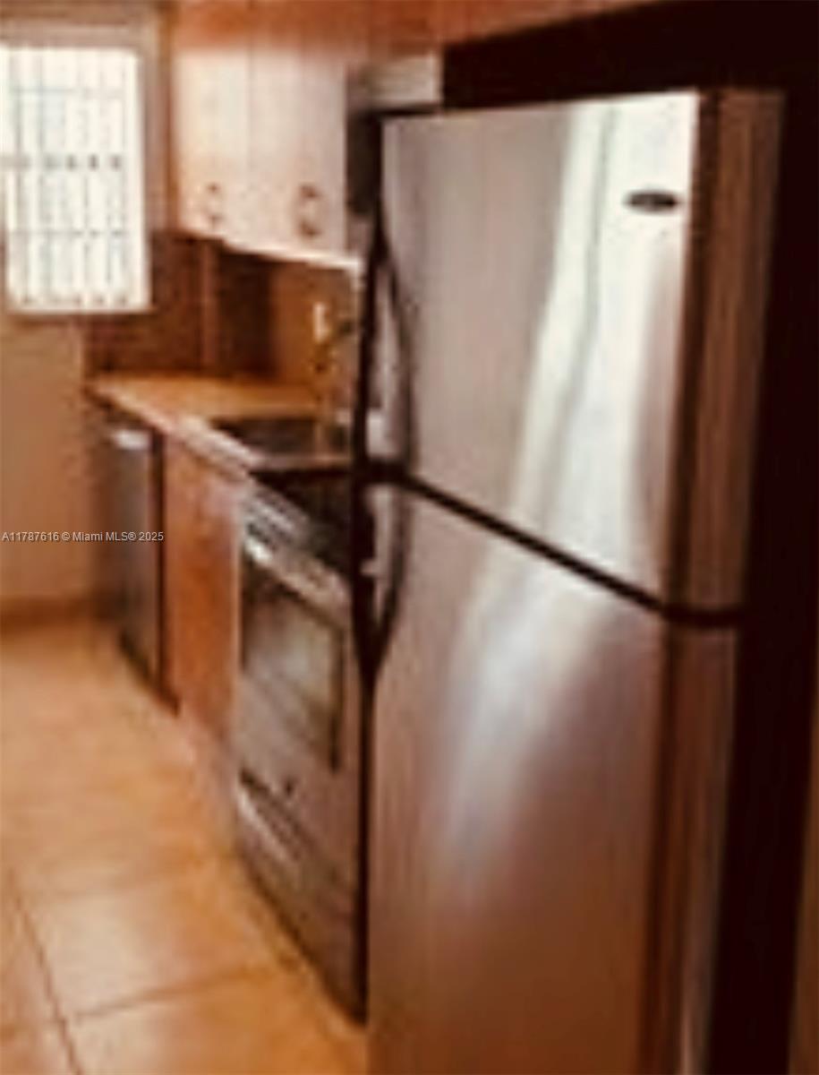 Rental Property at 1340 Lincoln Rd 303, Miami Beach, Miami-Dade County, Florida - Bedrooms: 1 
Bathrooms: 2  - $2,500 MO.