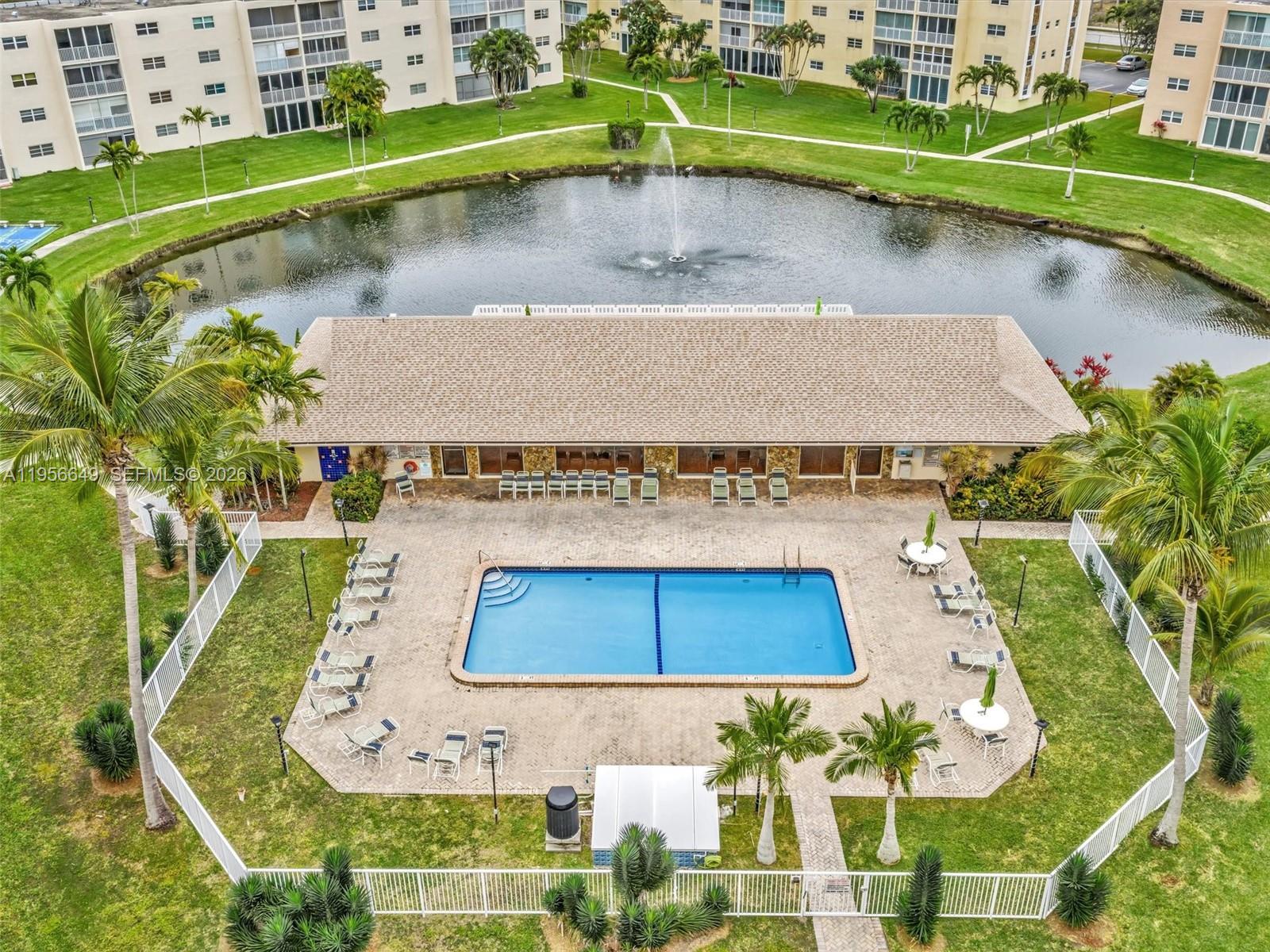 MEADOWBROOK LAKES CONDO - Residential