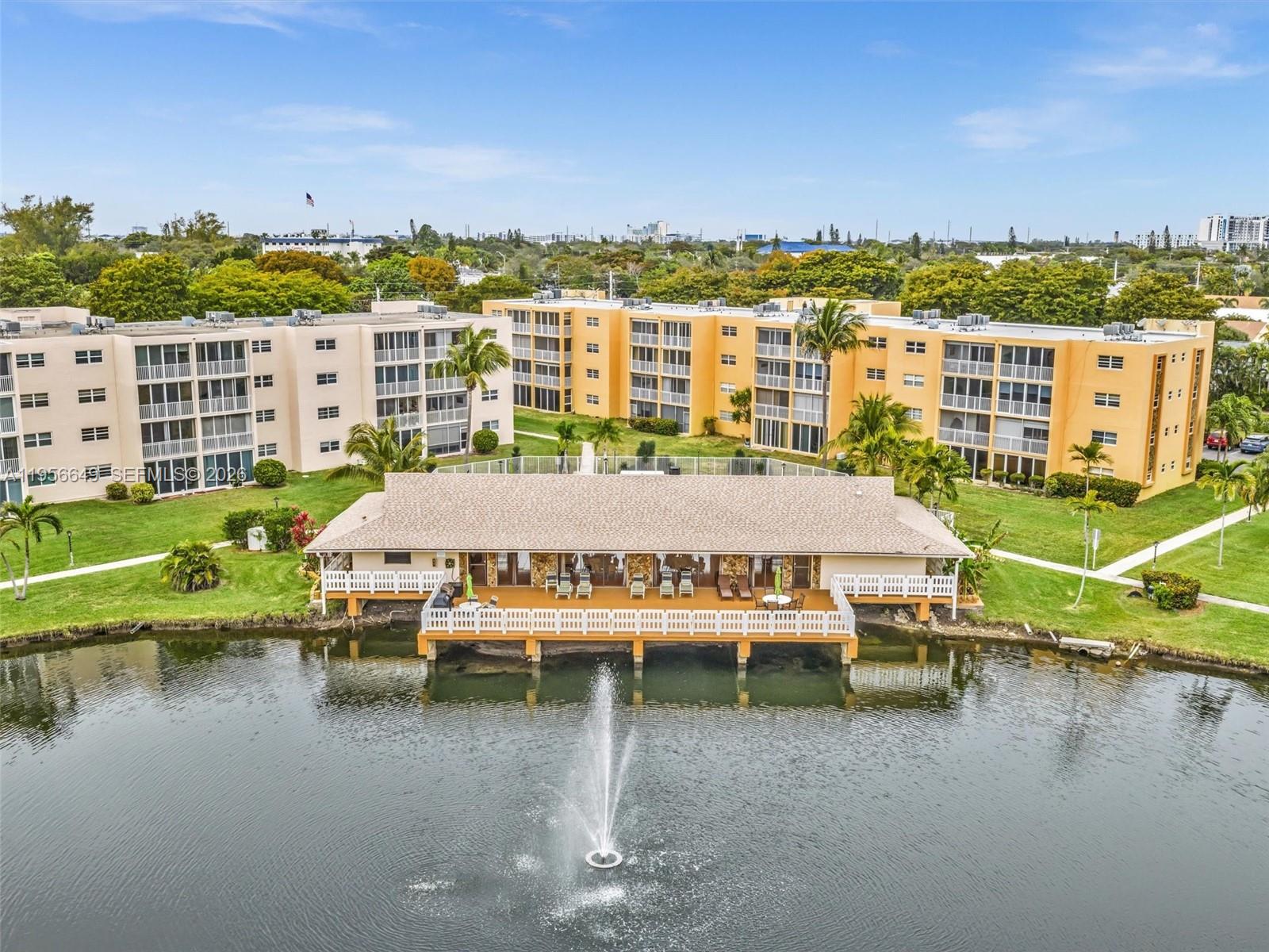 MEADOWBROOK LAKES CONDO - Residential