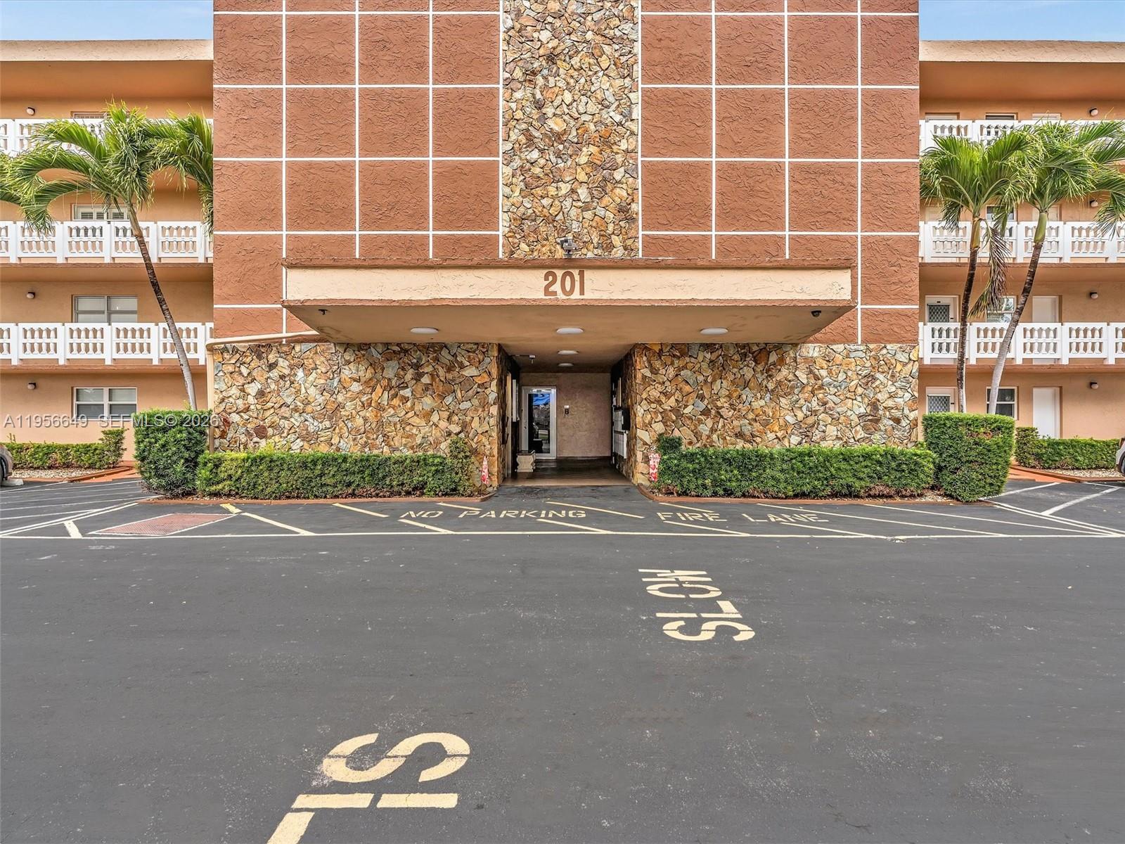 MEADOWBROOK LAKES CONDO - Residential