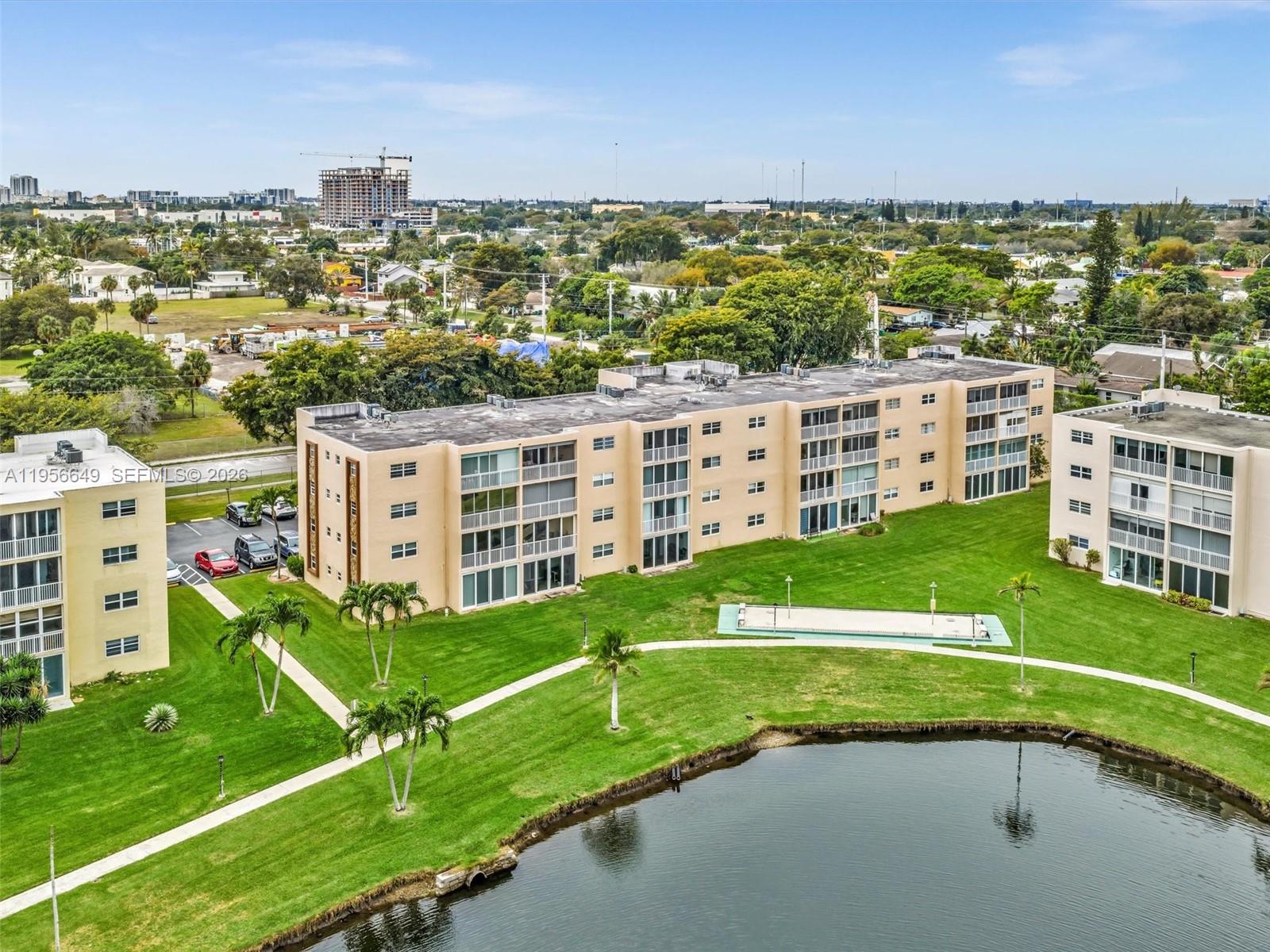 MEADOWBROOK LAKES CONDO - Residential