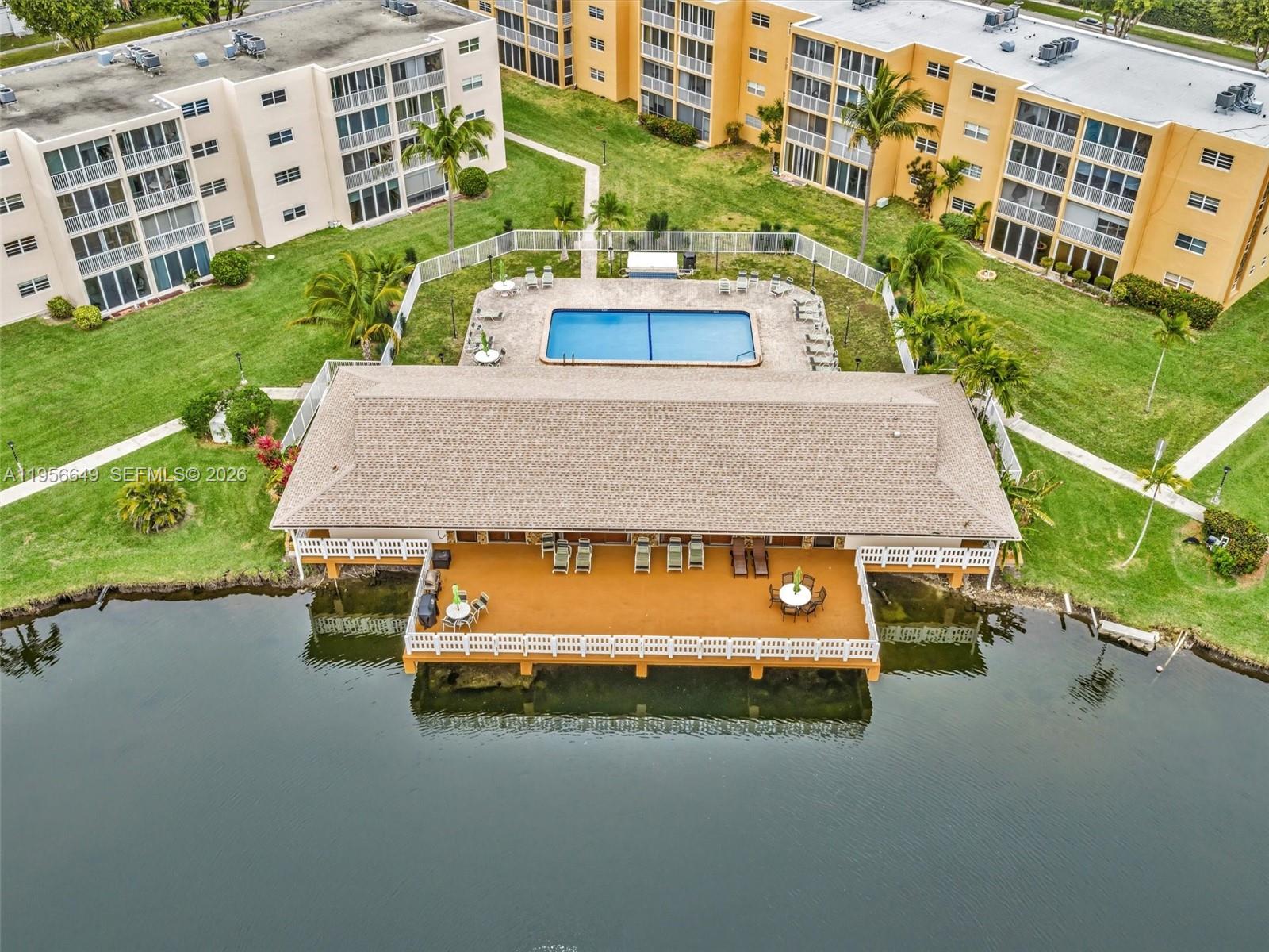 MEADOWBROOK LAKES CONDO - Residential