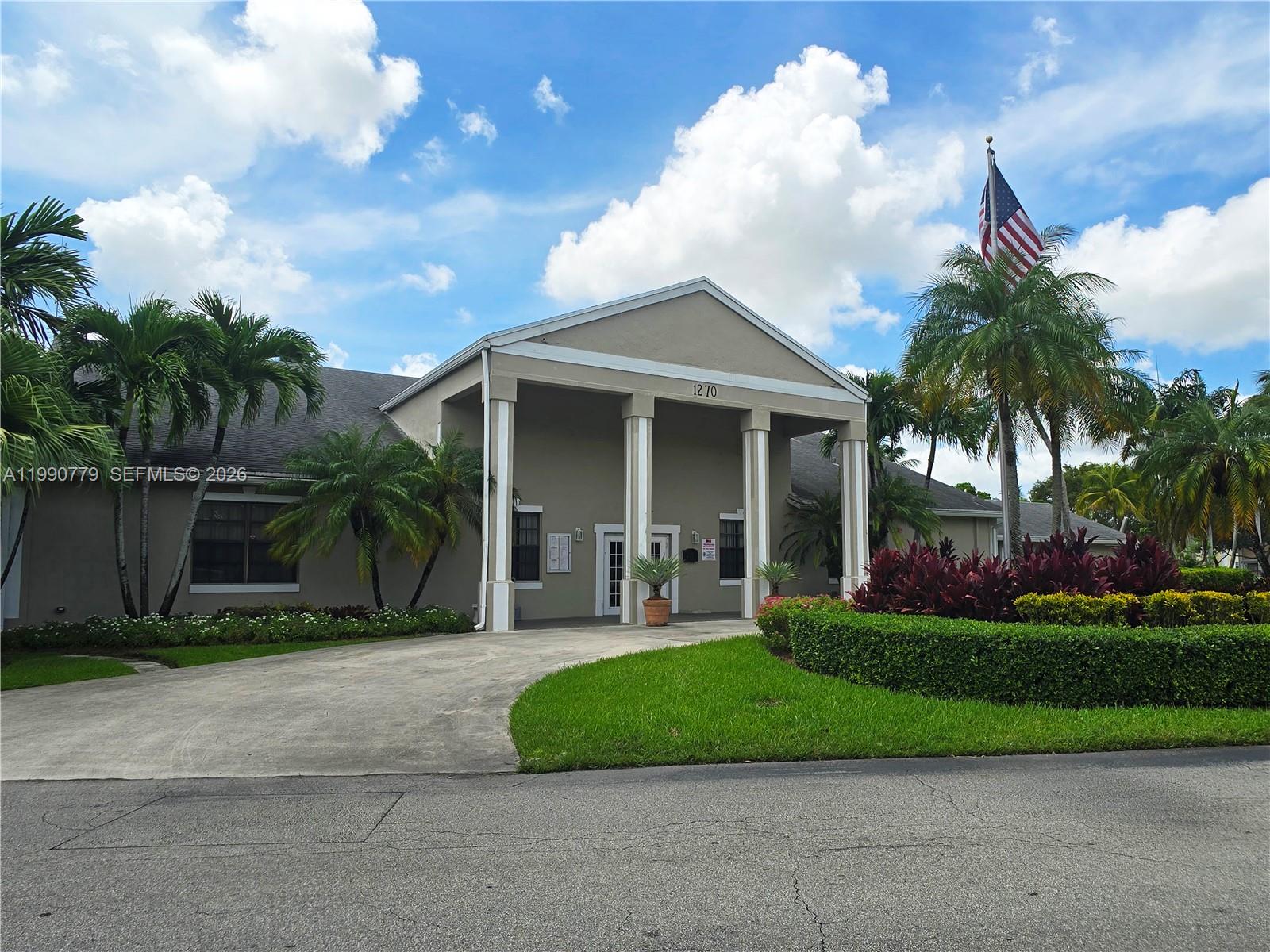 LAKESHORE CONDO #4 - Residential Lease