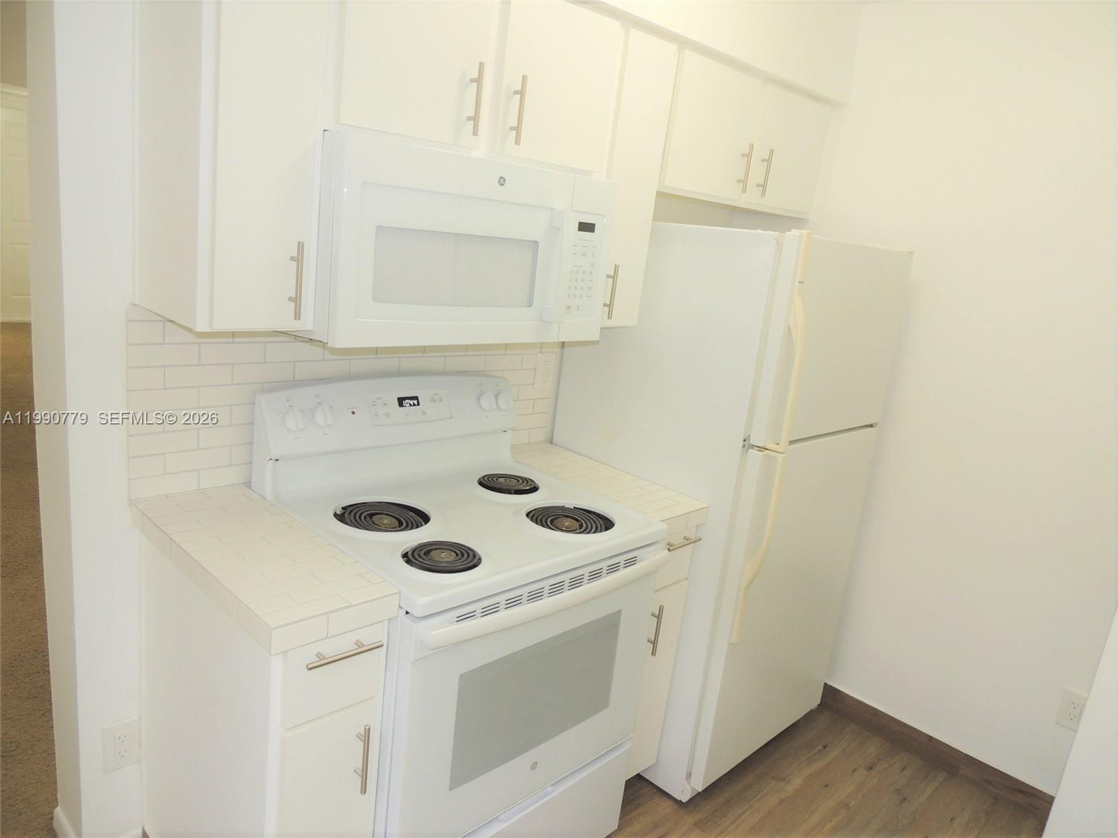 LAKESHORE CONDO #4 - Residential Lease