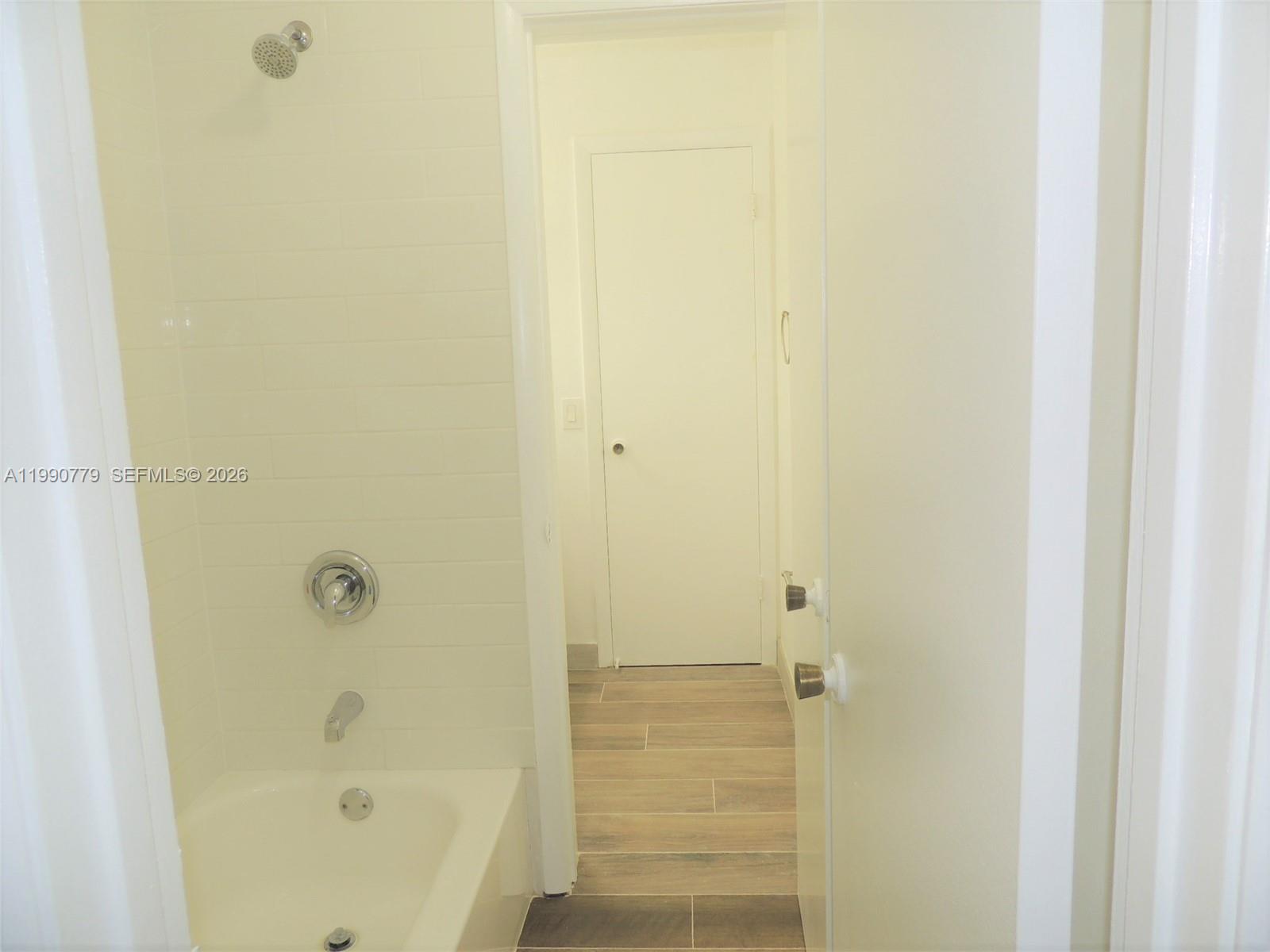 LAKESHORE CONDO #4 - Residential Lease