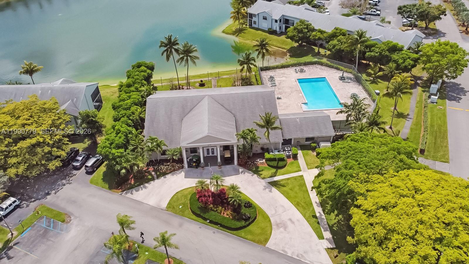 LAKESHORE CONDO #4 - Residential Lease