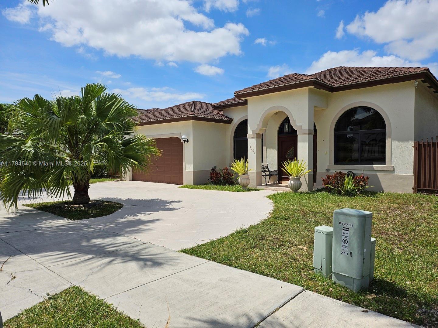 Rental Property at 14761 Sw 32nd Ln, Miami, Broward County, Florida - Bedrooms: 3 
Bathrooms: 3  - $3,900 MO.