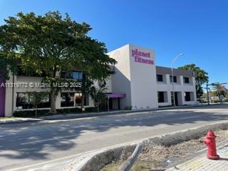 This is a vacant Drive thru in N. Miami on 125 st. Large parking lot , out parcel available on busy ne 125th , near City hall as a Co-tenant with Planet Fitness and Bank America get lots of foot and car traffic from these tenants. The only site grandfathered in the area that allows a restaurant drive thru. We can lease the land or do a build to suit, NNN location, could be use as well for parking, food trucks and much more. Contact for more information. Price could vary upon usage request