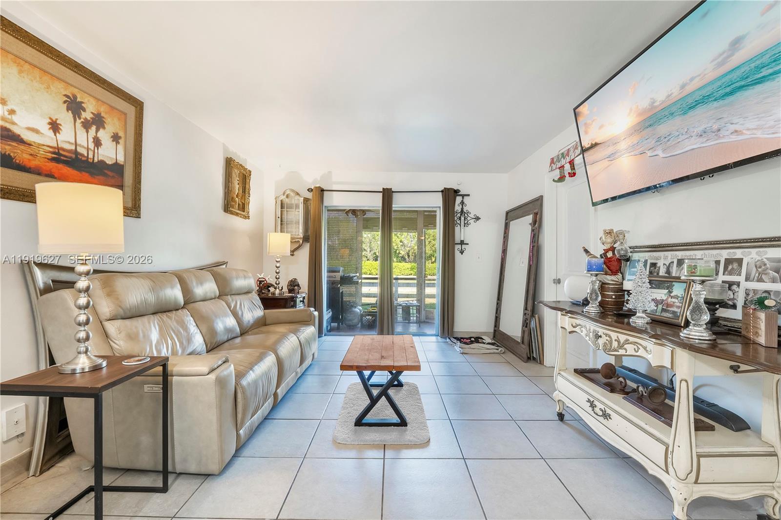 WELLINGTON MANOR CONDO IN - Residential