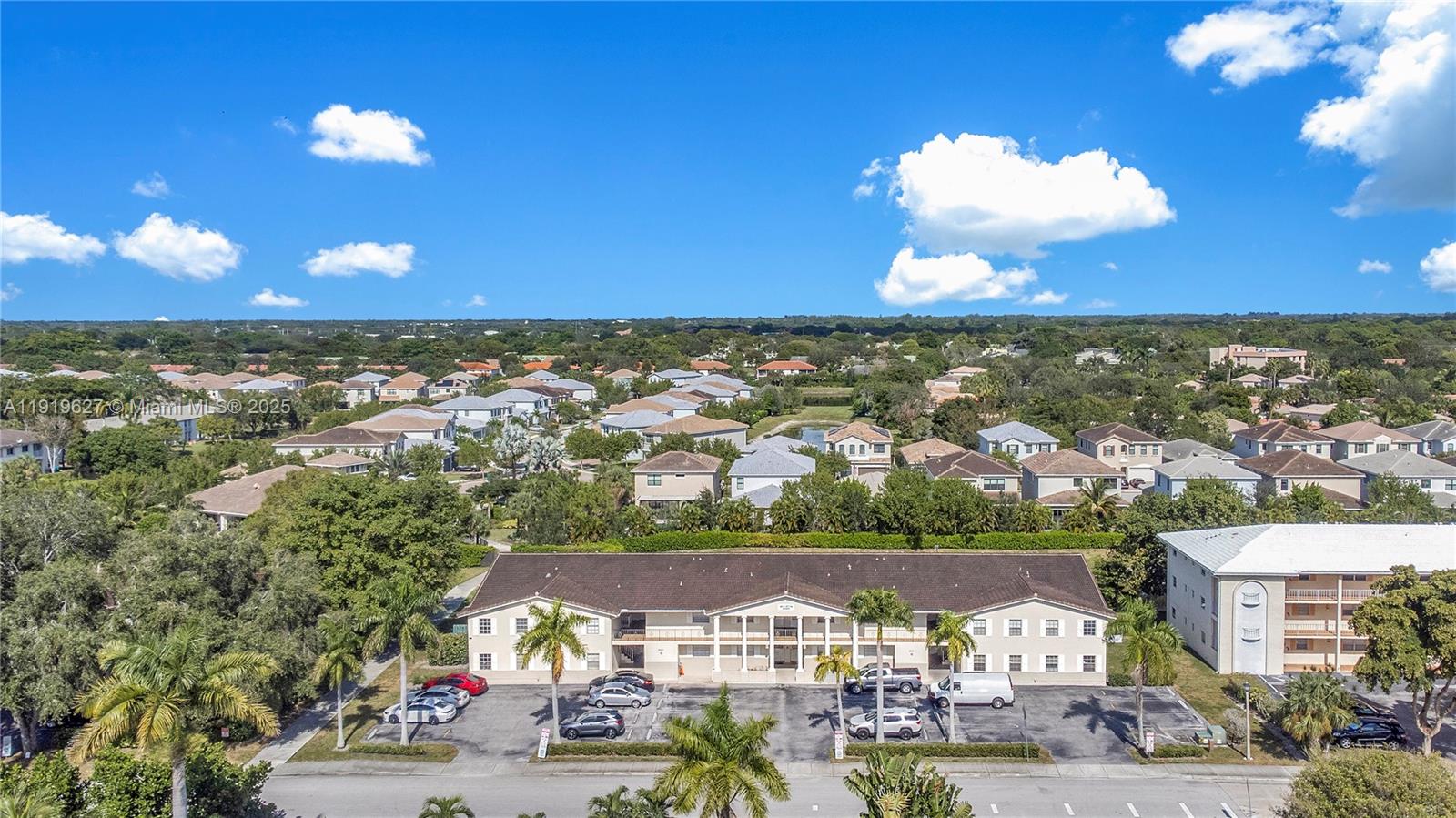 WELLINGTON MANOR CONDO IN - Residential