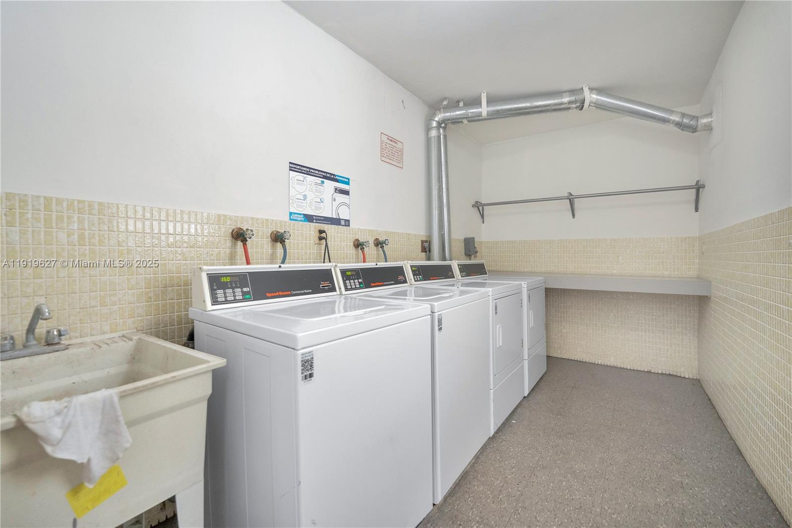 WELLINGTON MANOR CONDO IN - Residential