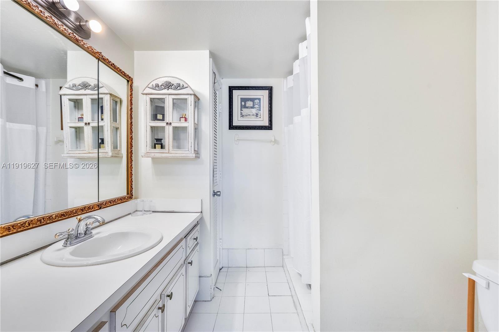 WELLINGTON MANOR CONDO IN - Residential