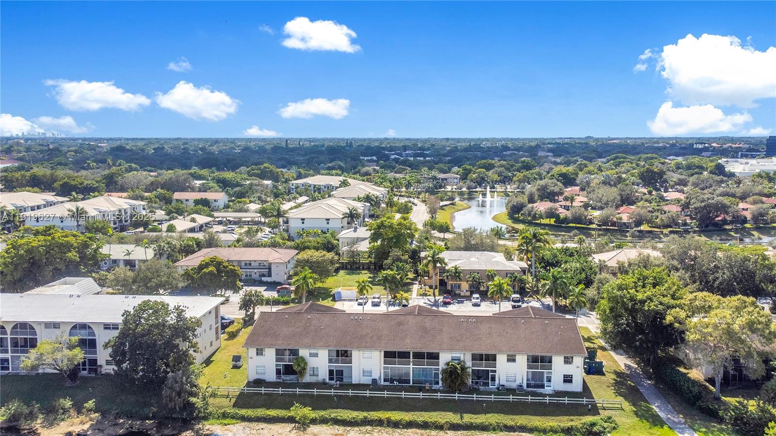 WELLINGTON MANOR CONDO IN - Residential