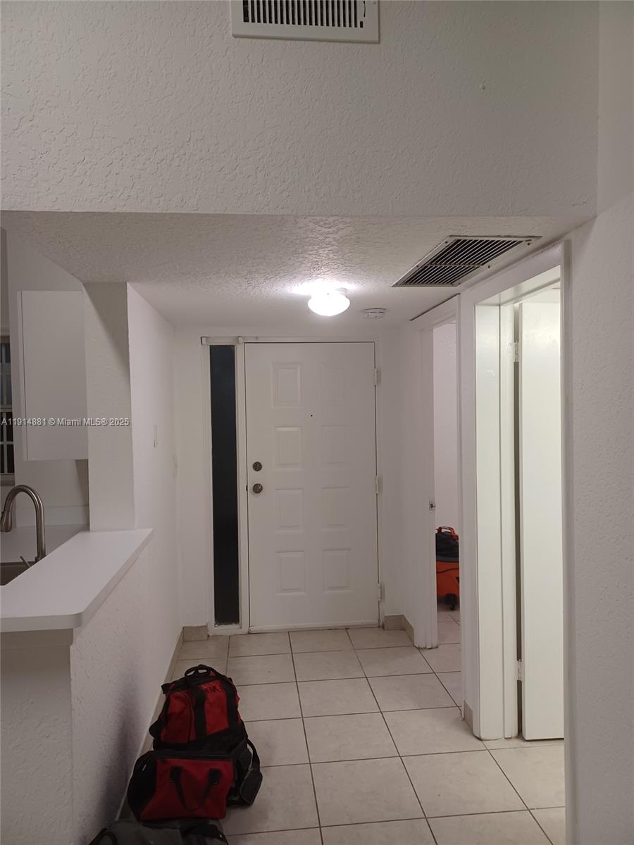 LAKEVIEW CLUB CONDO - Residential Lease