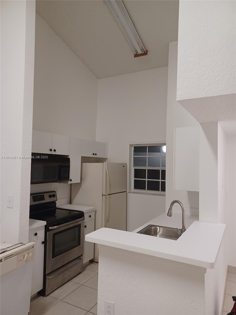 LAKEVIEW CLUB CONDO - Residential Lease