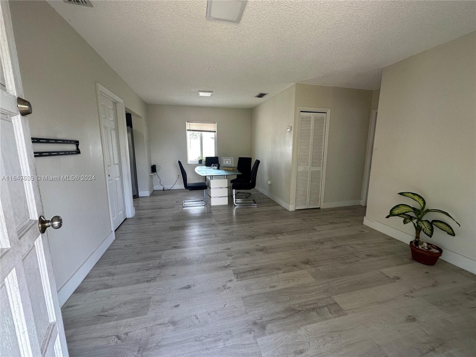 GRAPELAND - Residential Lease