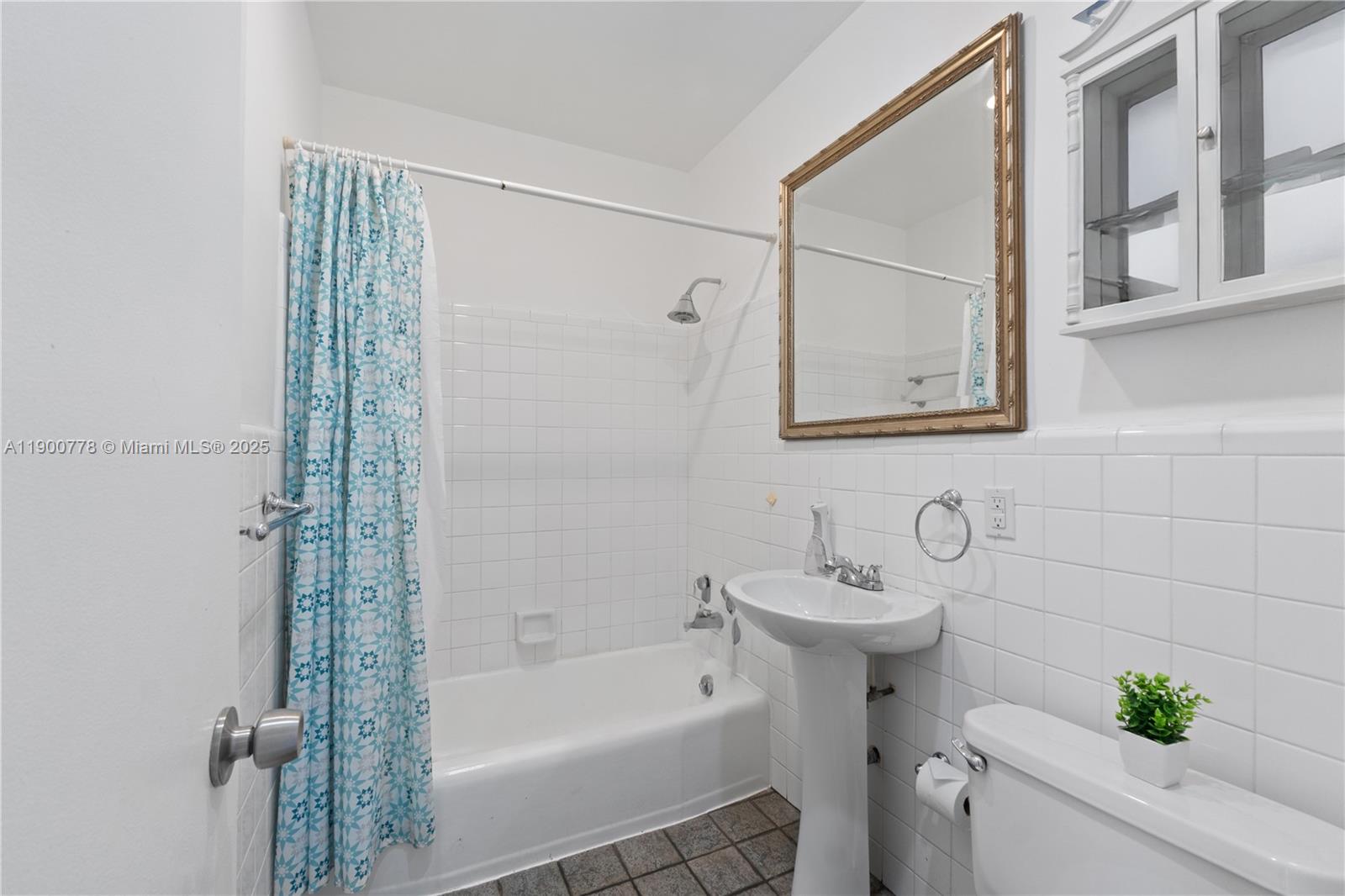 SANTONA CONDO - Residential