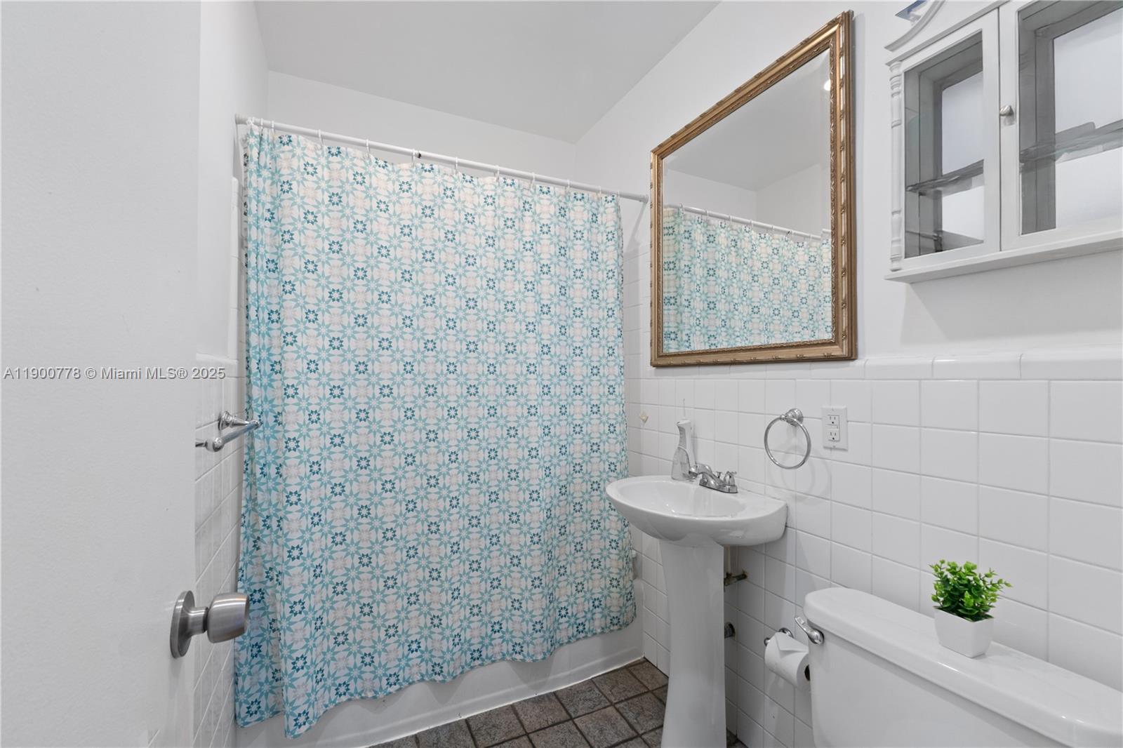 SANTONA CONDO - Residential