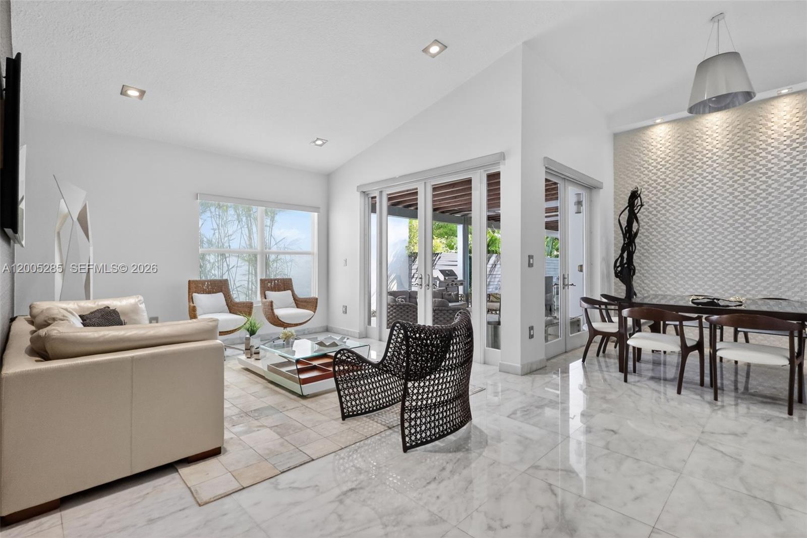 DORAL ISLES-ANTILLES - Residential
