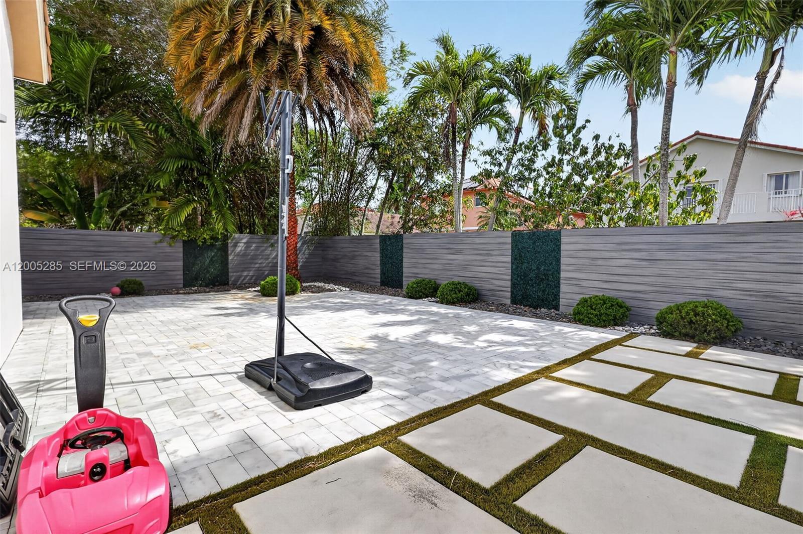 DORAL ISLES-ANTILLES - Residential