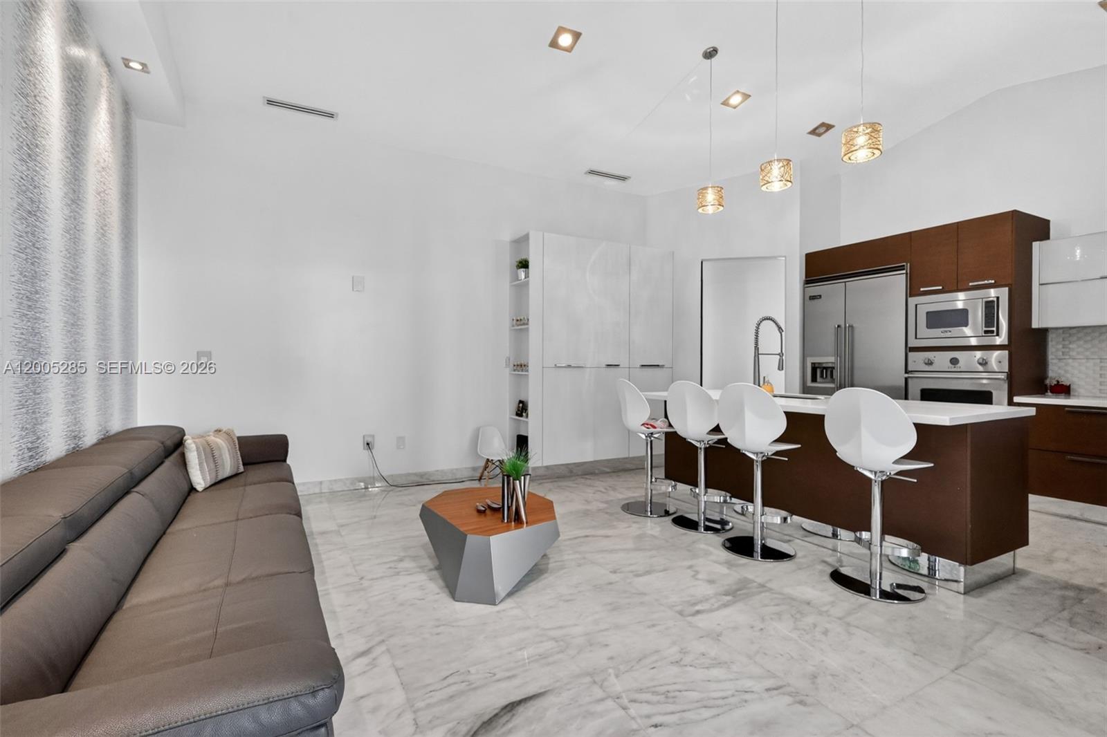 DORAL ISLES-ANTILLES - Residential