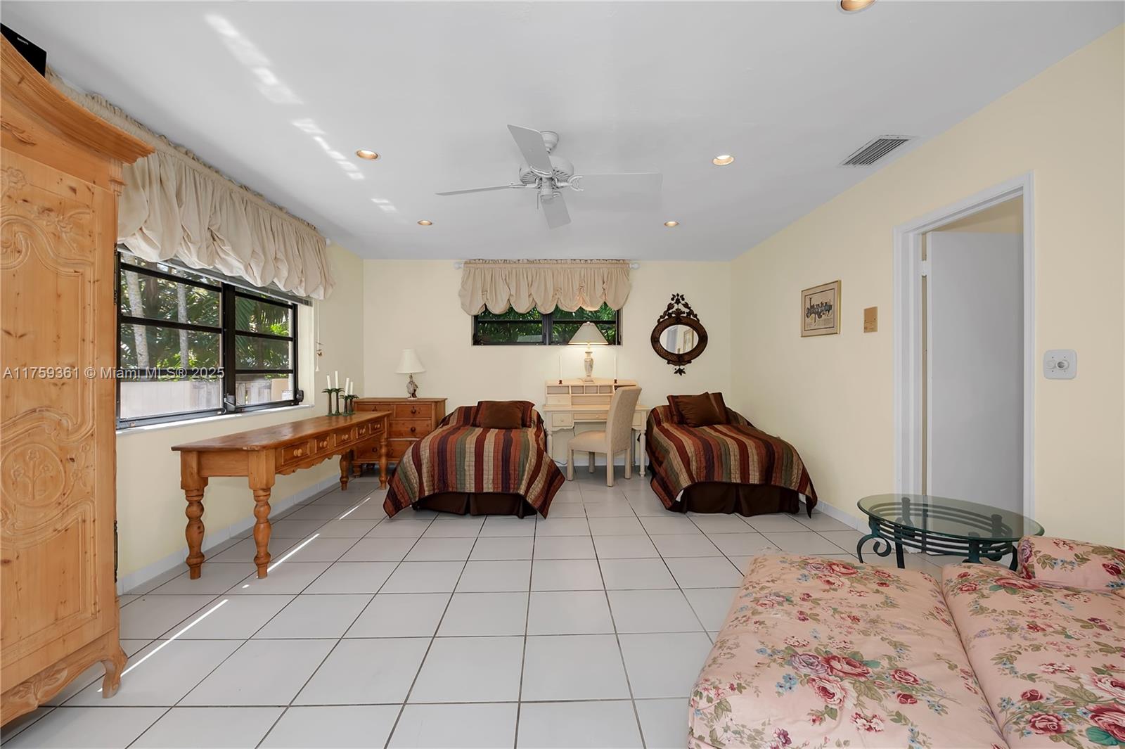 PALM VISTA - Residential