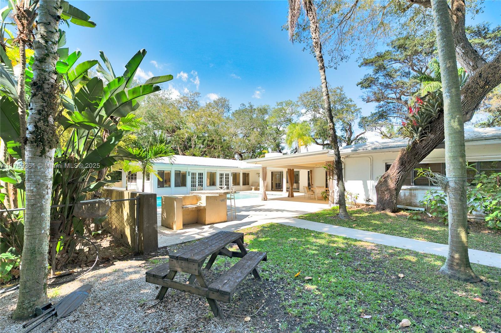 PALM VISTA - Residential