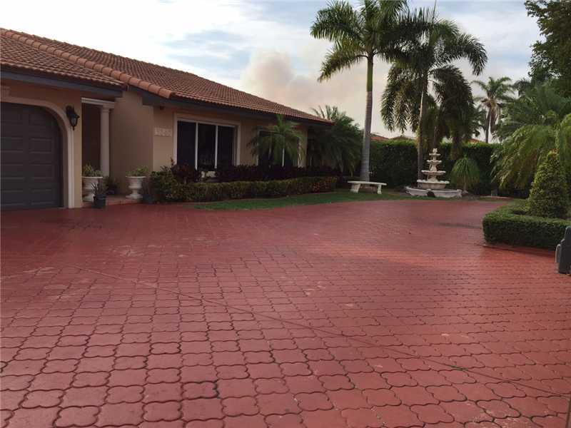STUNNING & ELEGANT ESTATE ON APROX 3/4-ACRE LOT! HORSE ALLOWED!!! CUSTOM BUILT STALL AND BARN..- ELECTRICAL GATES & COMPLETELY FENCED. TROPICAL LANDSCAPE- OVERSIZED POOL W/ GAZEBO, BAR-B-Q, KITCHEN & BAR...SPACIOUS FAMILY ROOM- WALK-IN CLOSETS- 2-CAR GARA GE. INCLUDED IS A GENERATOR THAT POWERS THE ENTIRE HOUSE. PREFECT TO KEEP BOATS & RVS. GREAT FOR ENTERTAINING AND FAMILY ENJOYMENT- A PLEASURE TO SHOW AND A DREAM TO OWN!!! PRICED TO SELL QUICKLY!!!