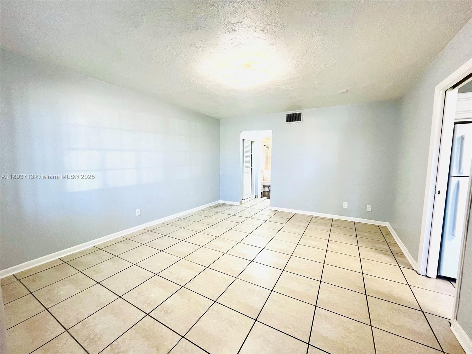COLONIAL HOUSE CONDO - Residential Lease