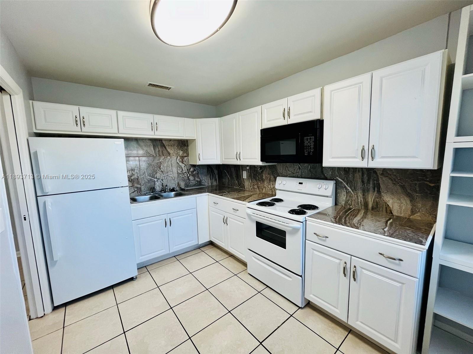 COLONIAL HOUSE CONDO - Residential Lease