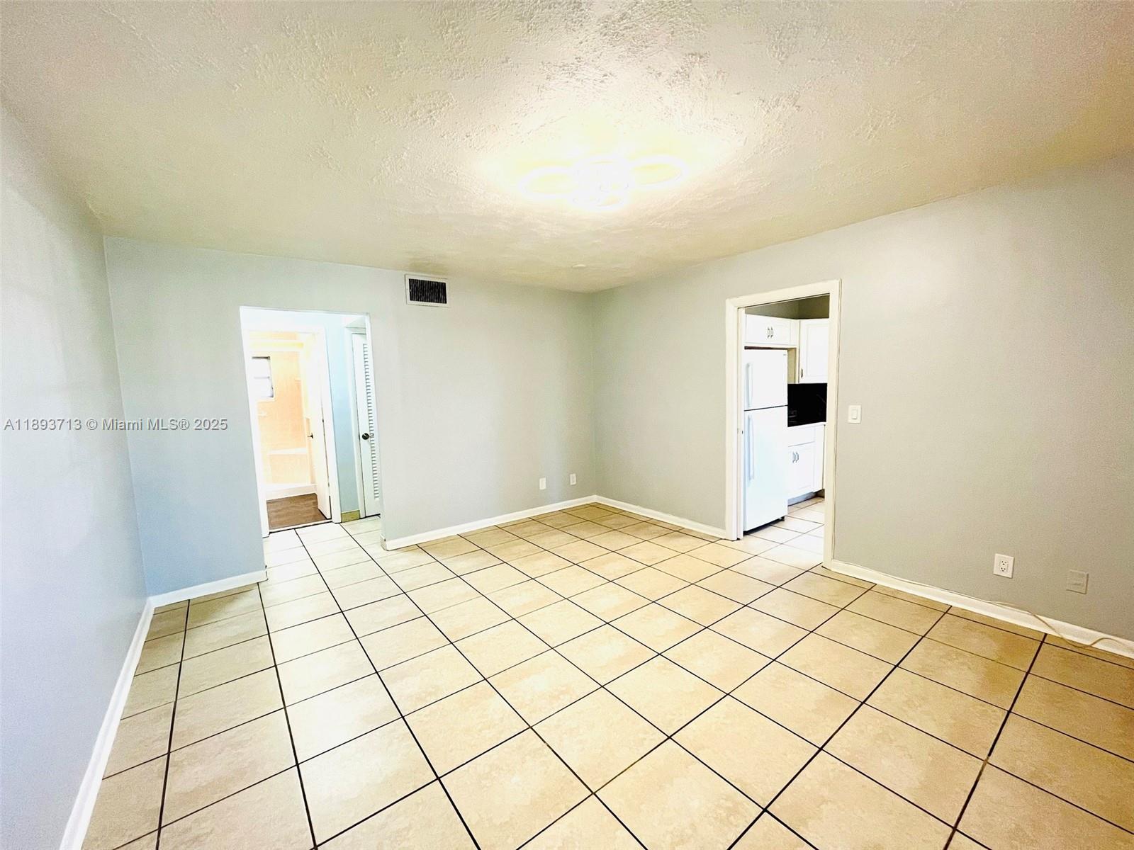 COLONIAL HOUSE CONDO - Residential Lease