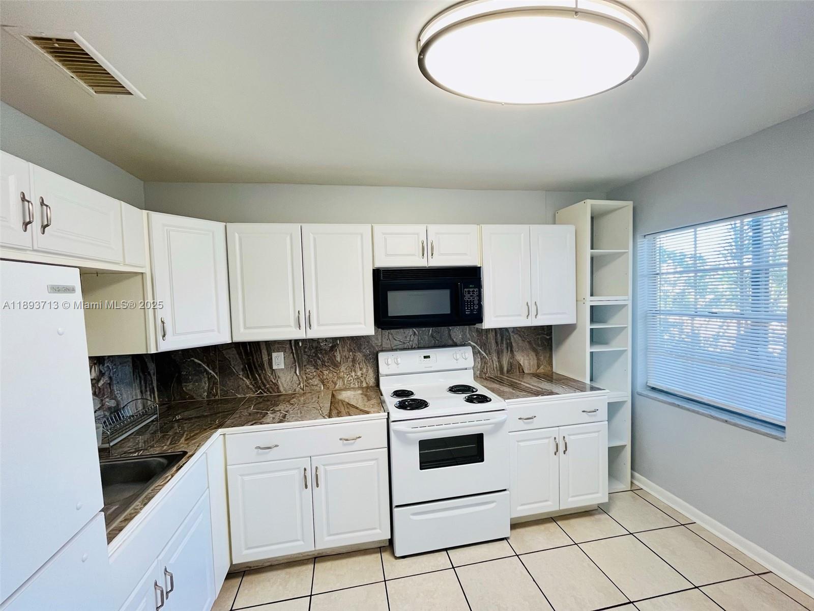 COLONIAL HOUSE CONDO - Residential Lease